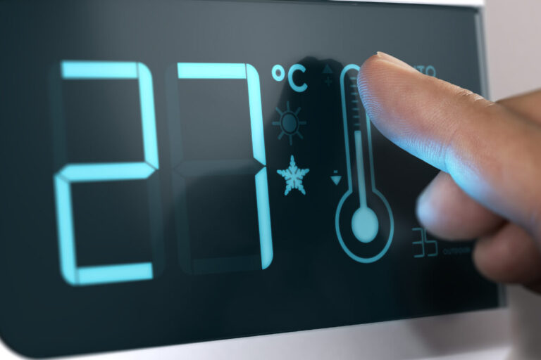 Apa Penyebab AC Outdoor Meneteskan Air
